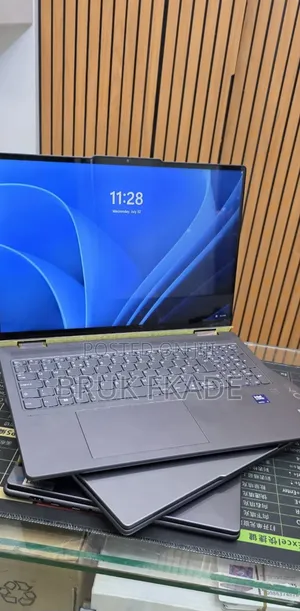New Laptop Lenovo Yoga 7i 18GB Intel Core Ultra 7 SSD 512GB