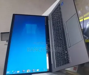 New Laptop HP ZBook Firefly G8 16GB Intel Core i7 SSD 512GB
