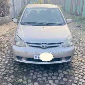 Toyota Platz 2005 Gold