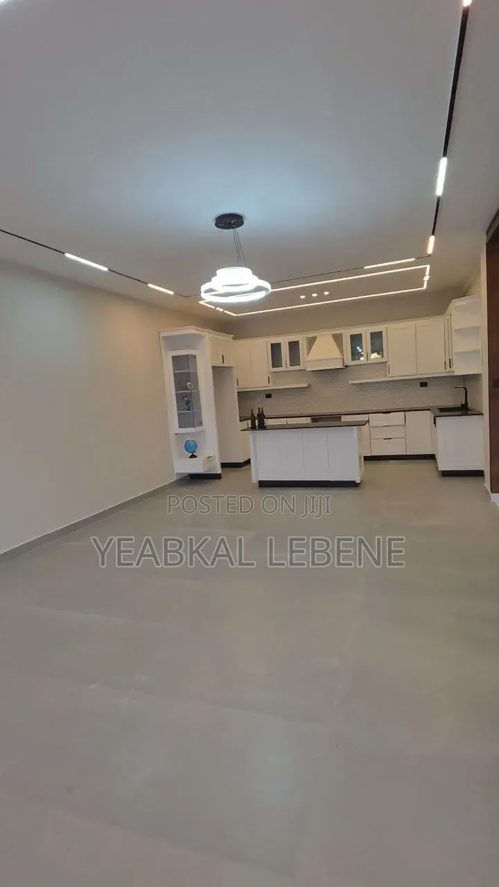 Furnished 8bdrm House in Bole for sale