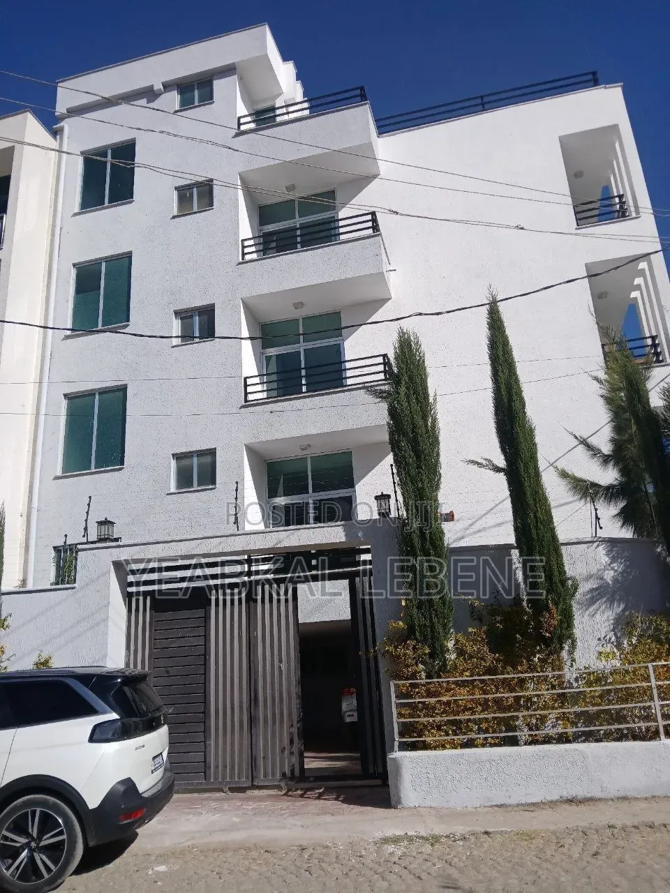 Furnished 8bdrm House in Bole for sale