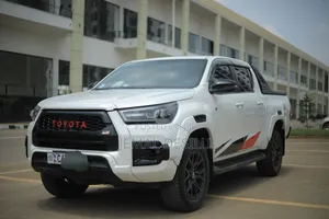 Toyota Hilux 2023 White