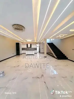 3bdrm Duplex in የግል አፓርትመንት, Bole for sale