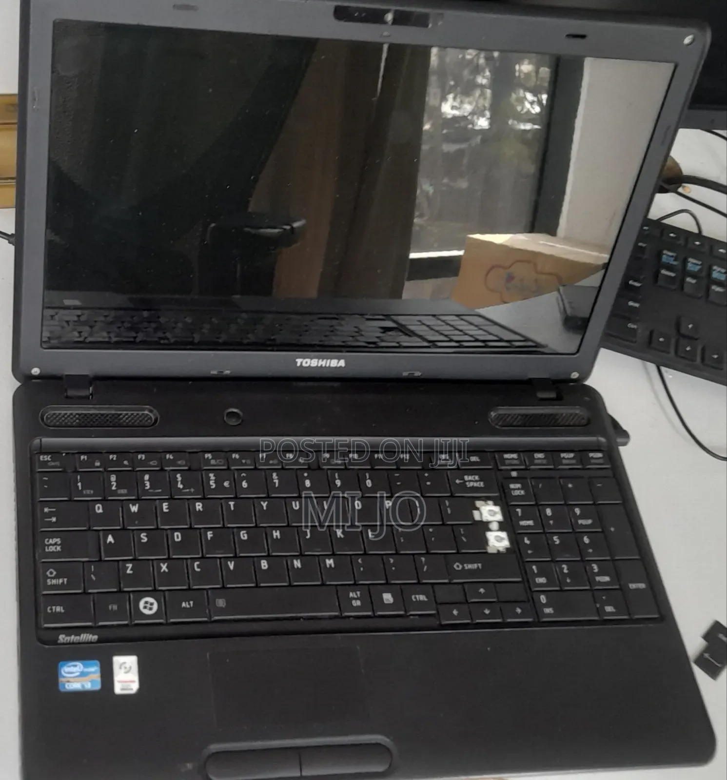 Laptop Toshiba Satellite C650 4GB Intel Core i3 HDD 500GB
