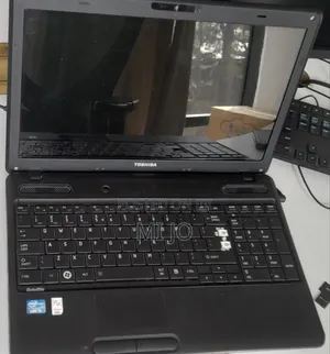 Laptop Toshiba Satellite C650 4GB Intel Core i3 HDD 500GB