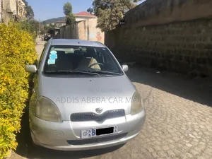 Toyota Vitz 2001 Silver