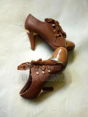 Women Shoes.Size 35