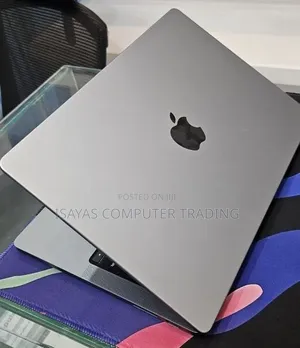 New Laptop Apple MacBook Air 2022 M2 16GB Apple M2 SSD 256GB