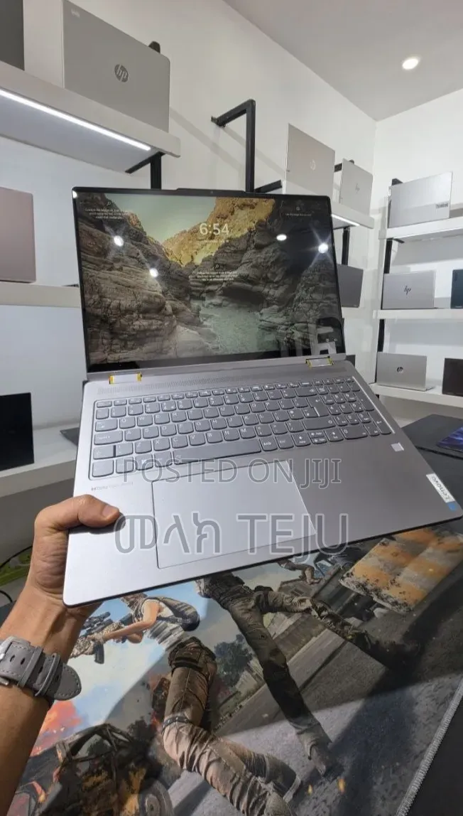 New Laptop Lenovo Yoga 7i 16GB Intel Core i7 SSD 512GB
