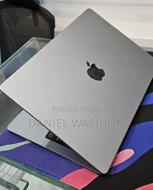 New Laptop Apple MacBook Pro 2023 M3 8GB Apple M3 Pro SSD 512GB