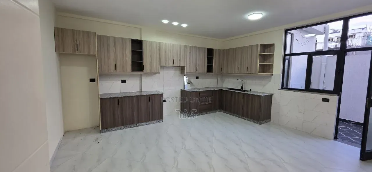8bdrm House in 🏡 ለሽያጭ የቀረበ – ዘመናዊ, Bole for sale