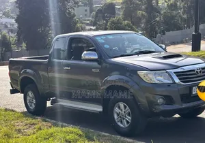 Toyota Hilux 2012 Gray