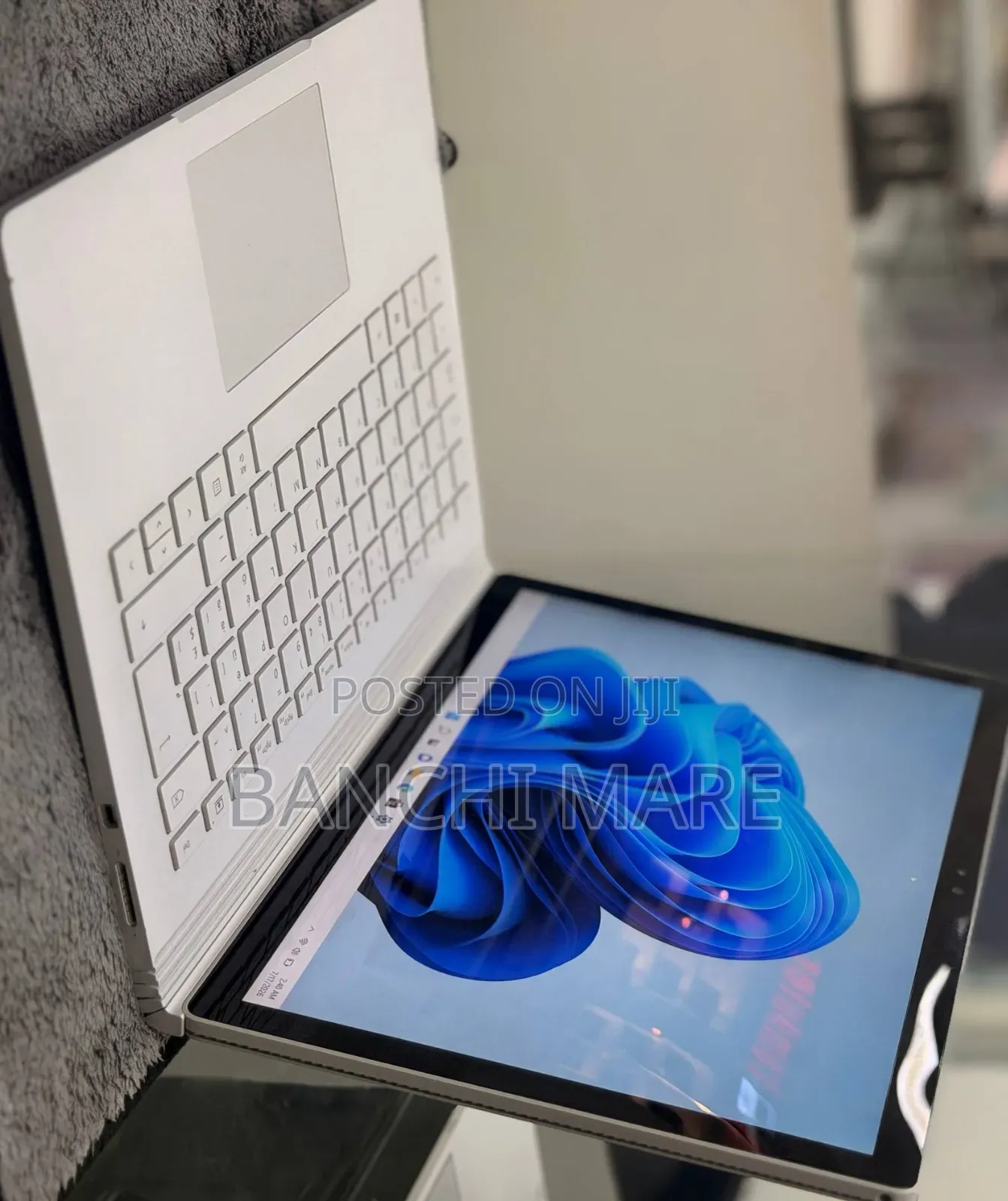 New Laptop Microsoft Surface Book 8GB Intel Core i5 SSD 128GB
