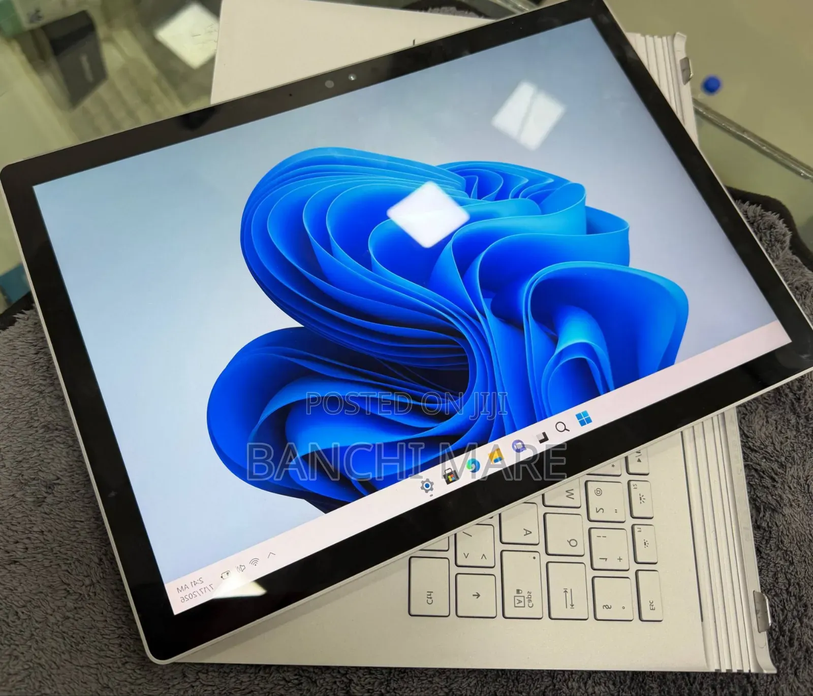 New Laptop Microsoft Surface Book 8GB Intel Core i5 SSD 128GB