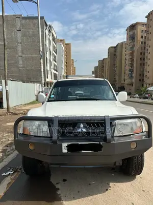 Mitsubishi Pajero 2005 White