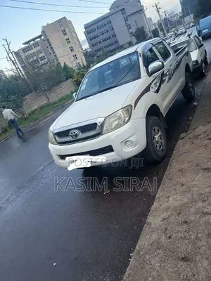 Toyota Hilux 2010 White