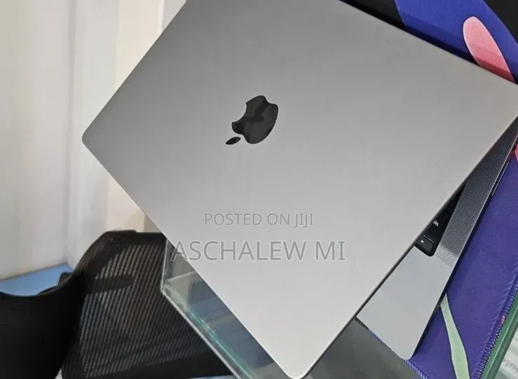 New Laptop Apple MacBook Pro 2023 M3 Pro 8GB Apple M3 SSD 512GB