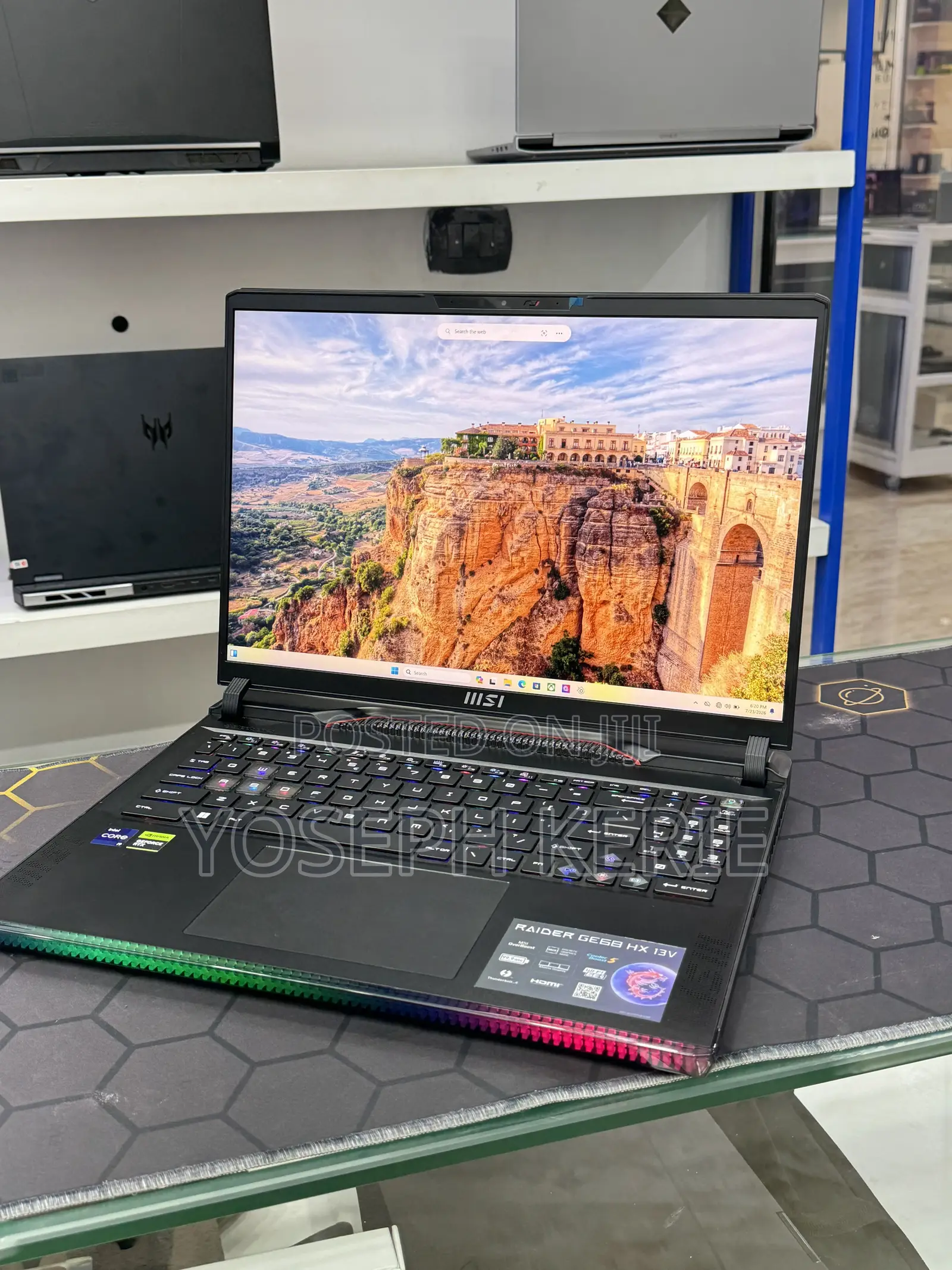 New Laptop MSI Raider GE68HX 13VI-202US 32GB Intel Core i9 SSD 1T