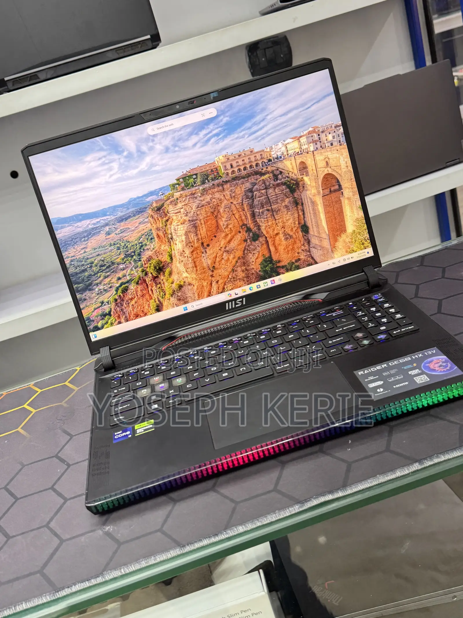 New Laptop MSI Raider GE68HX 13VI-202US 32GB Intel Core i9 SSD 1T