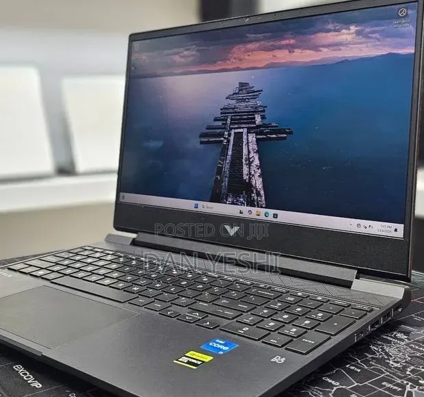 New Laptop Gigabyte GAMING A16 16GB Intel Core i7 SSD 1T