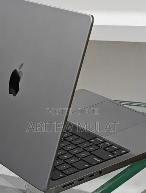 New Laptop Apple MacBook Pro 2023 M3 8GB Apple M3 Pro SSD 512GB