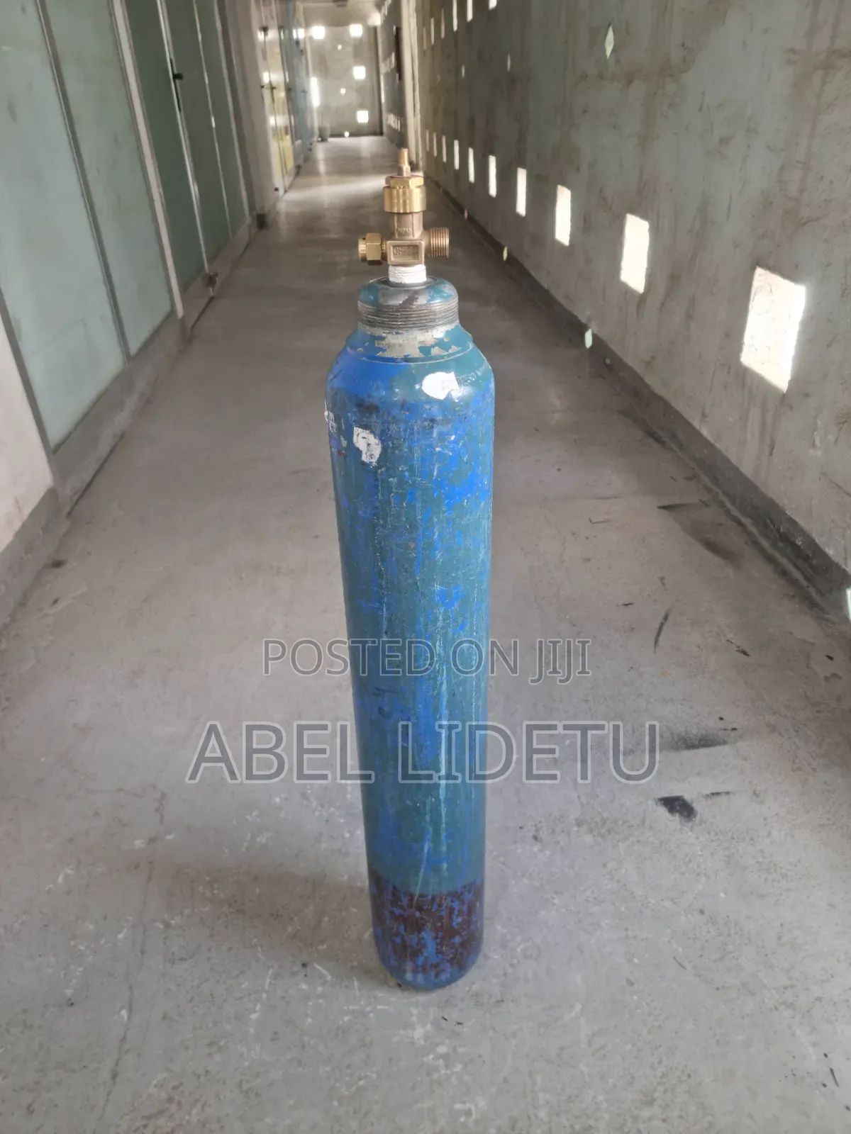Reliable, Robust and Refillable Oxygen Tank for Medical Use
