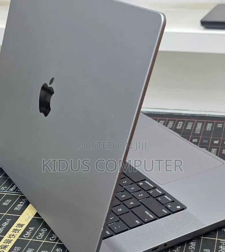New Laptop Apple MacBook Pro 2021 M1 Max 32GB Apple M1 SSD 1T