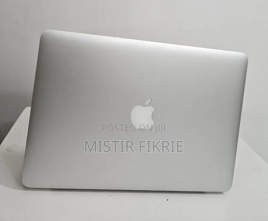New Laptop Apple MacBook Pro 2015 8GB Intel Core i7 SSD 256GB