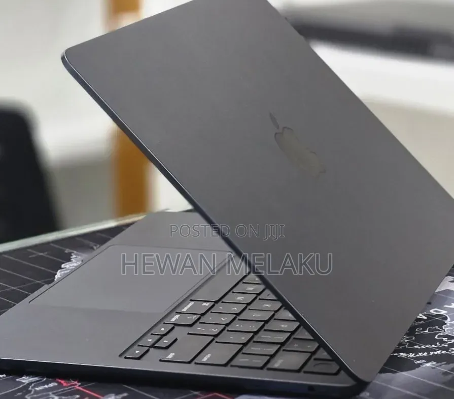 New Laptop Apple MacBook Air 2022 M2 8GB Apple M2 SSD 256GB