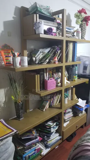 Wooden Shelf for Ur Books
