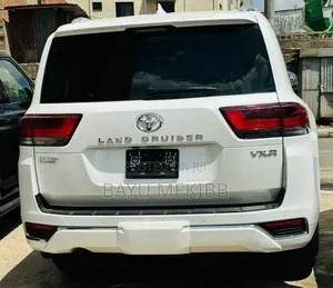 Toyota Land Cruiser 2023 White