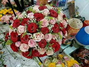 Premium Fresh Rose Bouquet , Gift Box and Flower Basket Sets
