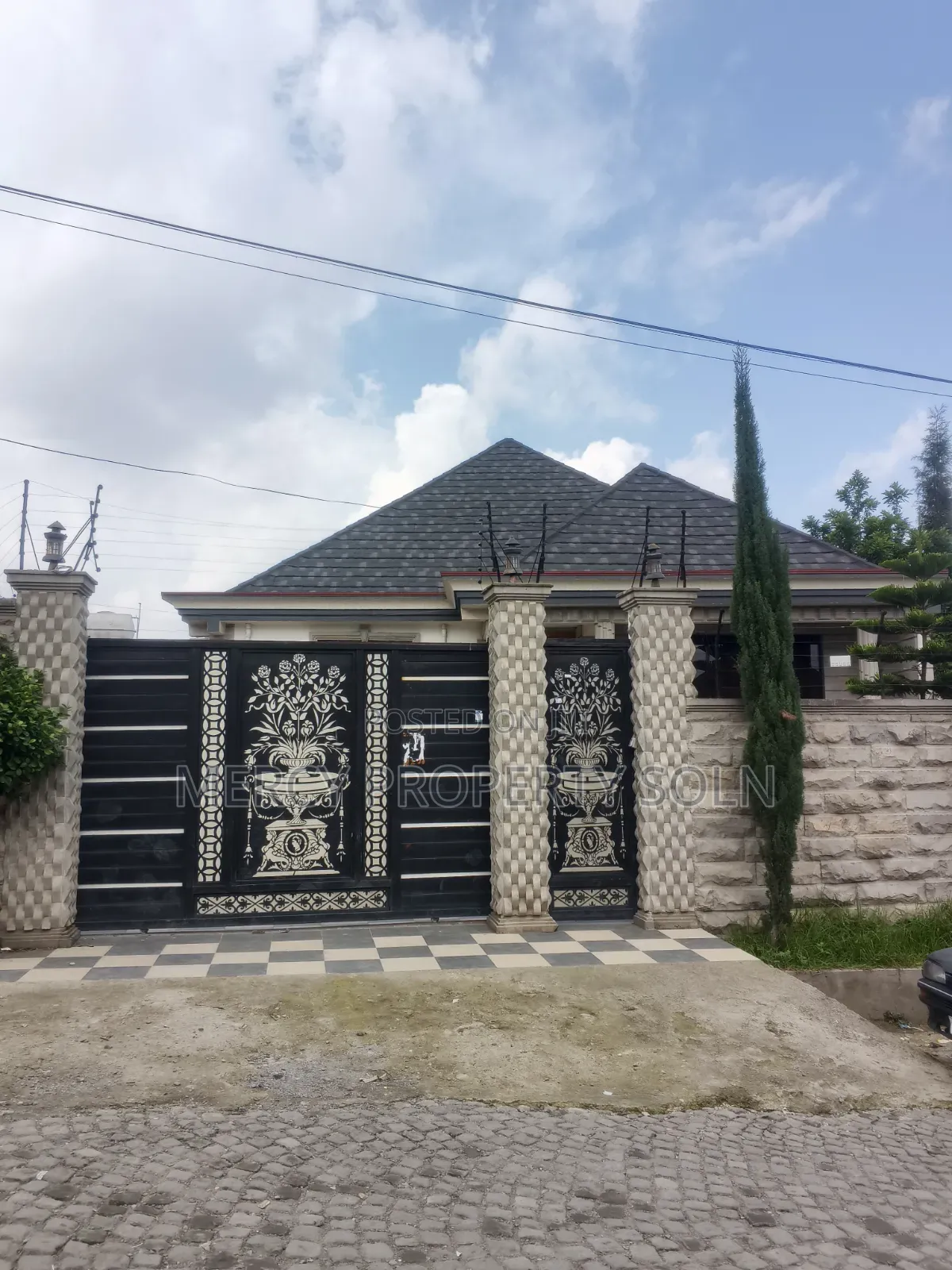 8bdrm House in Bole for sale