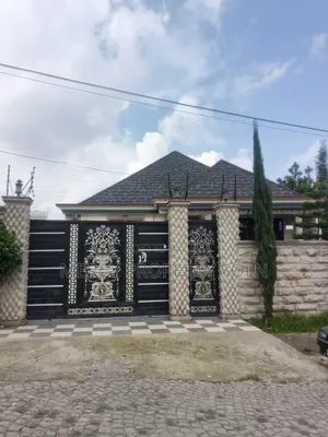 8bdrm House in Bole for sale