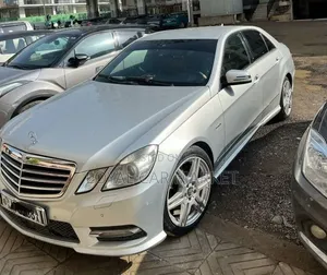 Mercedes-Benz E200 2014 Silver