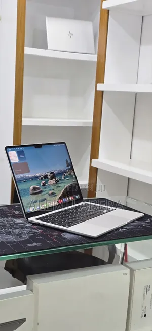 New Laptop Apple MacBook Air 2022 M2 8GB Apple M2 SSD 256GB