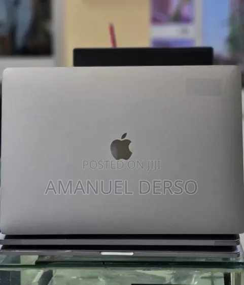 New Laptop Apple MacBook Pro 2017 16GB Intel Core i7 SSD 512GB