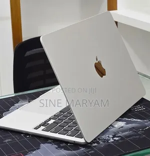 New Laptop Apple MacBook Air 2022 M2 8GB Apple M2 SSD 256GB
