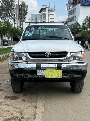 Toyota Hilux 2004 White
