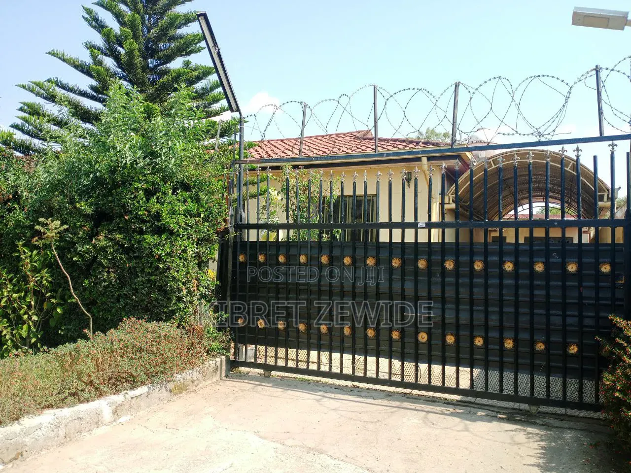 Furnished 5bdrm House in Kibert Zewdie, Yeka for sale