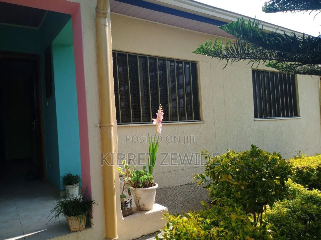 Furnished 5bdrm House in Kibert Zewdie, Yeka for sale