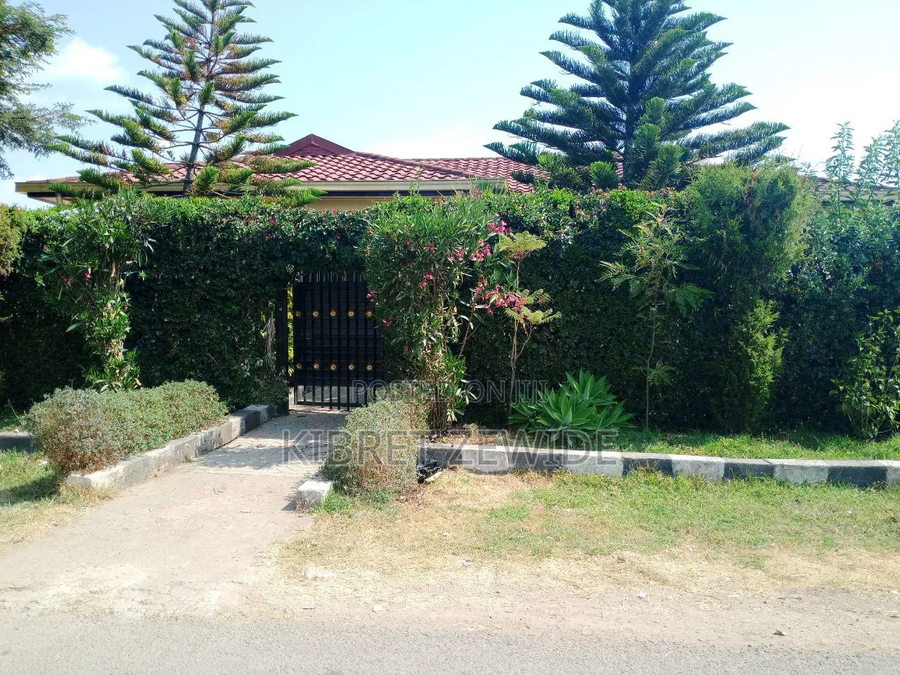 Furnished 5bdrm House in Kibert Zewdie, Yeka for sale