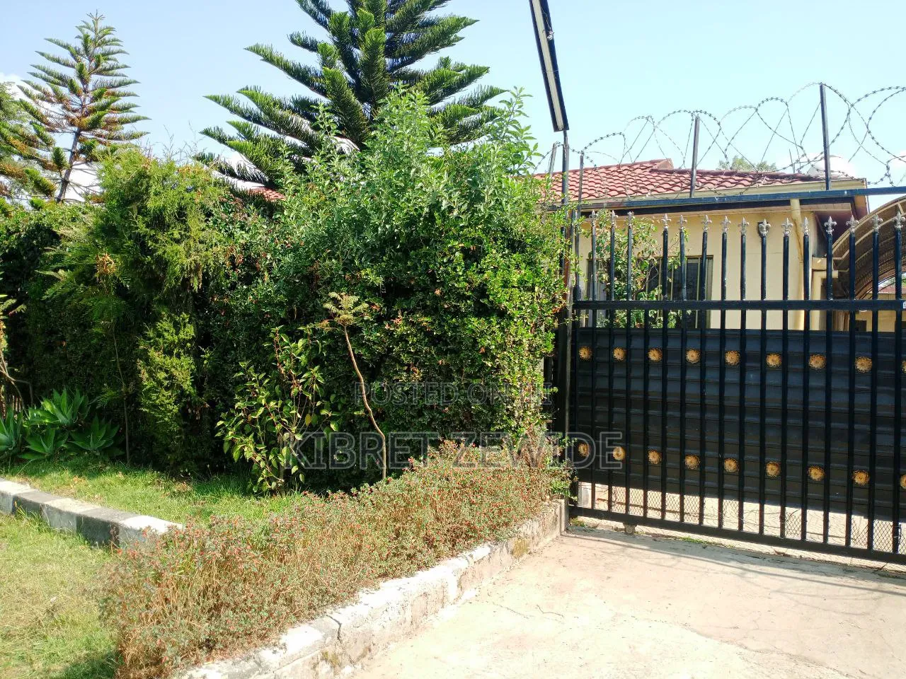 Furnished 5bdrm House in Kibert Zewdie, Yeka for sale
