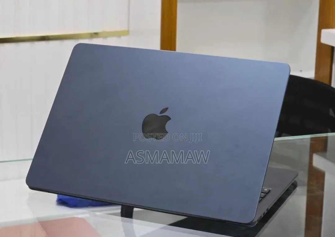 New Laptop Airis 16GB AMD A8 SSD 512GB