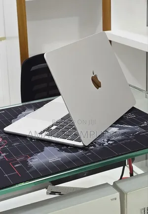 New Laptop Apple MacBook Air 2022 M2 8GB Apple M2 SSD 256GB