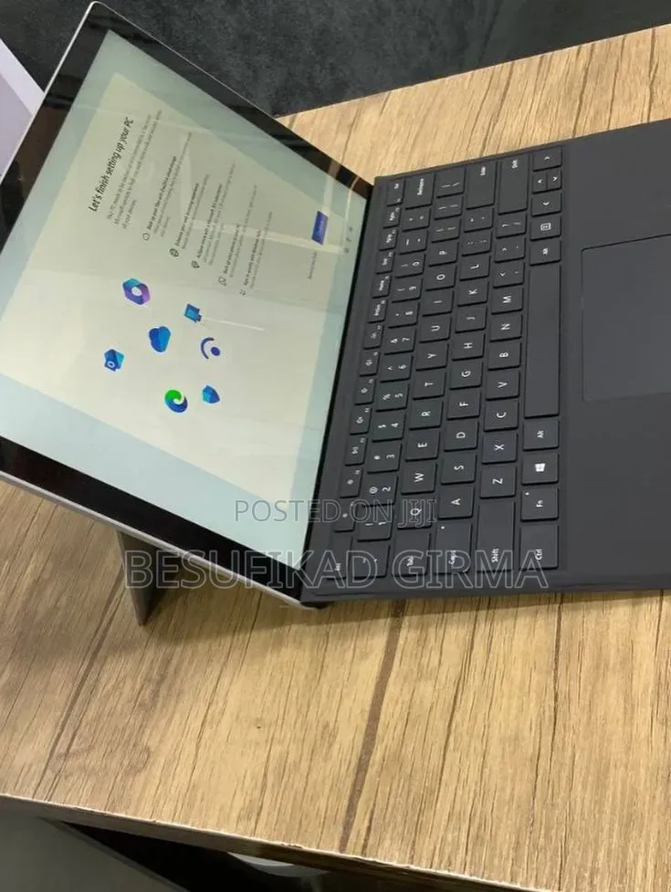 New Laptop Microsoft Surface Pro 5 8GB Intel Core i5 SSD 256GB