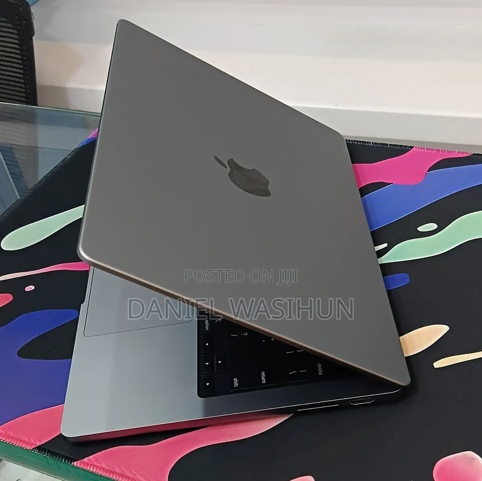 New Laptop Apple MacBook Pro 2023 M3 8GB Apple M3 Pro SSD 512GB
