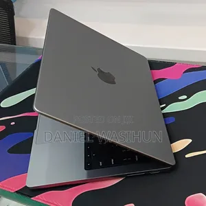 New Laptop Apple MacBook Pro 2023 M3 8GB Apple M3 Pro SSD 512GB
