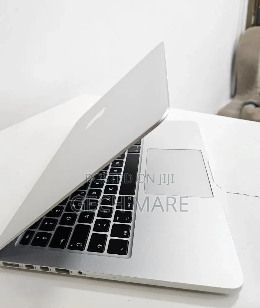 New Laptop Apple MacBook 2015 8GB Intel Core i7 SSD 256GB