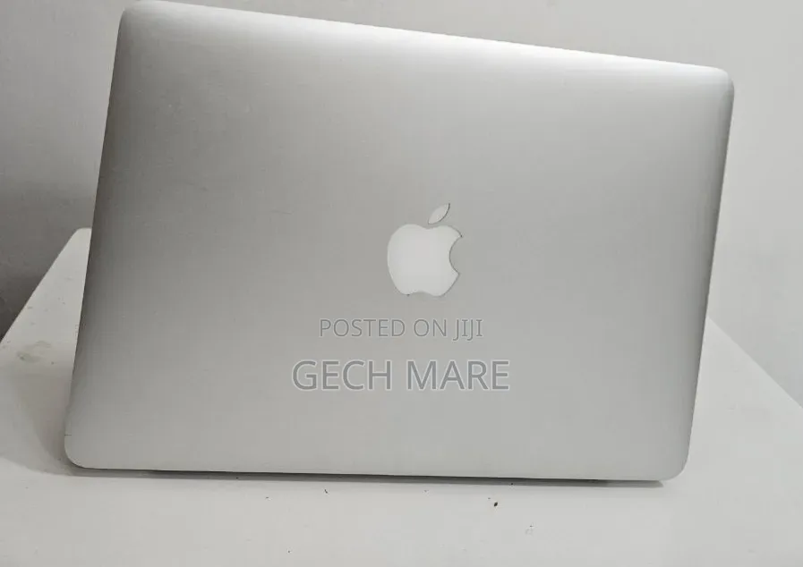New Laptop Apple MacBook 2015 8GB Intel Core i7 SSD 256GB